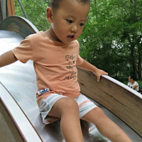 大宝今天两岁多了 以前都是爷爷奶奶带 现在我带了有两三个月了 宝宝特别自私