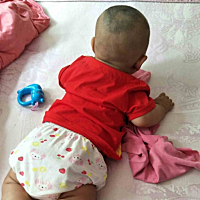 跟她一样大的 都会翻身了吗？
