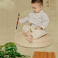 现在的宝妈都喜欢在孩子周岁的时候留下一些美好的回忆，