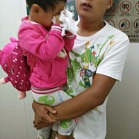 今天大宝第四天送幼儿园今早起床就开始哭了，说不去幼儿园了，晚上睡觉有点着凉了，流鼻涕，有点小...
