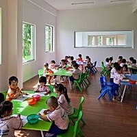 你们的宝贝是多大上的幼儿园？农村条件不怎么样，离得远，上学校好一点还是私人的好？
