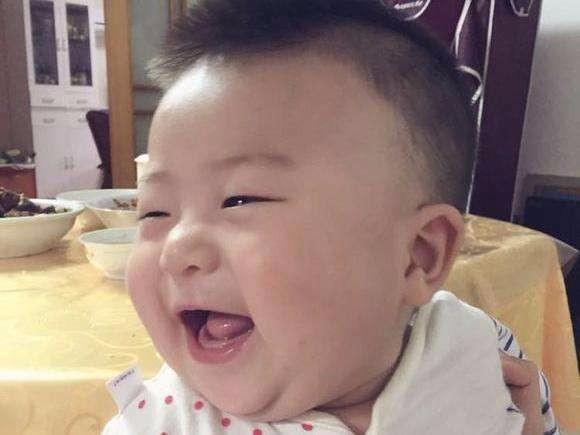一周七就会叫爸爸妈妈可是现在都不爱说话了教他都不开口说话。