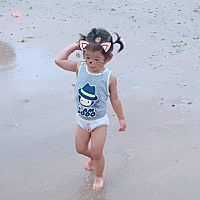 带着女儿来看大海，心情不错