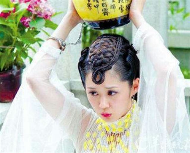 还记得那个活泼可爱，长相甜美的张娜拉吗？她是韩国女演员，因与苏有朋领衔主演《刁蛮公主》里那个刁难泼辣为人耿直正义的女主角司徒静而一夜爆红。