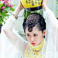 还记得那个活泼可爱，长相甜美的张娜拉吗？她是韩国女演员，因与苏有朋领衔主演《刁蛮公主》里那个刁难...