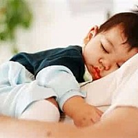 各位宝妈：我家孩子刚三个月，一直纯母乳喂养，现在准备上班了，可是他现在还不会用奶瓶，愁死我了，有...