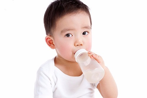 吃母乳时间突然变长，而且一会儿就饿。

宝宝这两天吃母乳时间突然变长，平时最多二十分钟，今天吃了四十分钟，还像没吃饱一样，一会儿就饿了，宝宝大便特别多，次数也比原来多，怎么回事啊？而且除了吃母乳时睡觉，取下来就一直不睡觉，怎么哄都不好。
