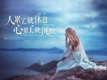 见我俩一脸懵圈，她男友解释说，“怎么？我说的不对么？你们说的不就是胶泥嘛，我老家多的是！稍微下点儿雨，村东头的大坑里就有大片的胶泥地······”

“好啦，别说了！”桐桐打断他。

男友气得胀红了脸，转身走了。

桐桐也气不打一处来，“你走了就别回来了！”

见桐桐两眼通红，我赶紧安慰她，“别生气了，他也没说什么。”