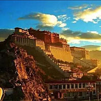西藏游有几种方式： 坐飞机、 坐火车，太过肤浅；骑自行车、徒步，时间漫长；用身体丈量，太过于艰...