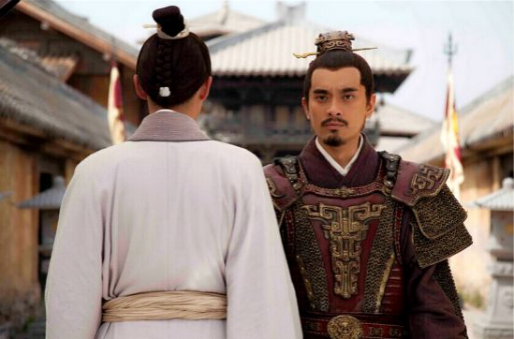 静妃是《琅琊榜》里不可或缺的角色，她的智慧，在于“不争”。

        什么皇帝宠爱，什么太子誉王，她全都不放在心上；什么皇后打压，什么名位权力，她也不在乎。可是当靖王说明要参与夺嫡的时候，她却可以毫不犹豫地选择去支持他，然后告诉他，你放心。

        自己在深宫之中韬光养晦这么多年，为的不就是将来可以助儿子一臂之力吗？