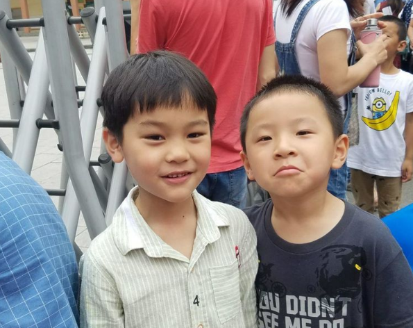 感谢阿姨，是你们不辞辛劳的做好后勤工作，才让孩子们吃上了可口的饭菜和坐在窗明几净的教室里生活和学习，祝你们身体安康。