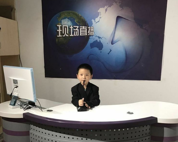 尊敬的园长、老师、家长和各位可爱的小朋友们，你们好。我是周浚呈，也就是豆豆小朋友的妈妈，很高兴能作为家长代表来发言。