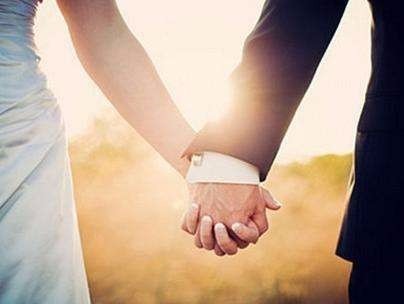 很多妻子跟我说：“你以为我在婚姻里最大的委屈，是他出去泡小三吗？不，是我想离婚却连个离婚的理由都没有。”
 
“他不出轨但也不奋斗，他不家暴但也不经营，他说这就叫过日子，但在我看来这是混日子。”
 
如果说，有个十分得体的法律名词叫做：行政不作为；那么中国现有婚姻面临的最大挑战，可能就是处在“婚姻不作为”状态下的老公，和精神世界逐渐成长的中国妻子之间的矛盾。