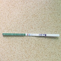 我9月4号的大姨妈，刚刚测好像有一点点印，第一次有点小激动，大家帮忙看一下是不是怀孕了呢？