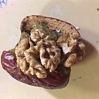 有喜欢吃抱抱果的吗？我觉得怀孕了吃很好，里面有核桃，葡萄干，新疆大枣。营养丰富，一举三得。