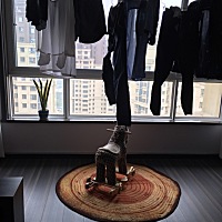 给大家介绍下我家用的比较好的居家必备神器1、隐形晾衣绳，颜值高。需要晾衣服就拉出来，不晾衣服时就只...