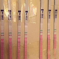 我末次月经九月十八号，三号排卵，到现在月经不来，早孕试纸白板，排卵试纸一点点加深，有希望怀孕吗