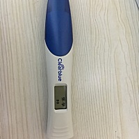 之前测的验孕纸颜色很淡，今天晚上用这个测了。应该是怀孕了哇。这个测周数的应该是确定怀孕了哇