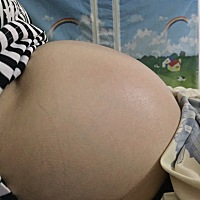 六个月多，别人说肚子挺大的，期待中，脸上长好多痘痘。