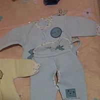 免费赠送宝宝衣服，宝宝两岁了，很多9.5-8成新的衣服放在家里太多了，免费赠送，邮费自己承担哦，春夏秋...