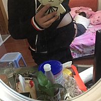 应该是女儿吧  生儿子的话就在小肚子上面一坨 不会跑在胃上面 肚脐也会出来 我这个还进去了。已经六个月...