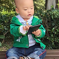 宝宝过第一个生日，送什么礼物好了，亲们给个意见