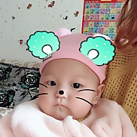 不知道你们的宝宝都是几个月长牙齿。我家宝贝4个月长了