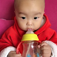 宝宝一周岁照片