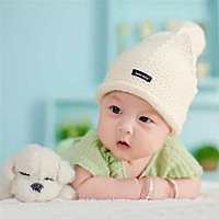 一个人带宝宝也是可以赚点零花钱的。女人还是要自己有点经济能力的。不然家里人看你都不顺眼。女人只能...