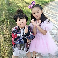 这是我们家的两个宝贝，为了他俩操碎了心！一天到晚的闹腾，都烦死了😡。 什么时候能解脱呢？