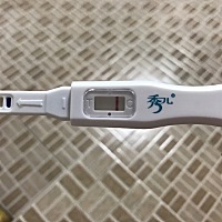 11月13号-18号来的月经。20几号排卵期同房了，12月10号凌晨三点上厕所的擦纸的时候发现红色血，以为是大...