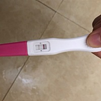 经期推迟五天了，前几天测了一下，不明显，不放心，今早又测了一下，好像比前几次明显些，心总算平静下来了