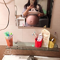 看我这肚子大吧！月底八个月
