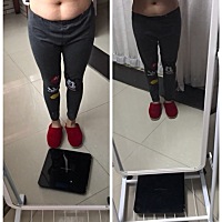 宝宝出生后剩下的就是一身肥肉和大肚腩😂😂