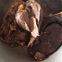 婆婆做的猪肝和猪心。我还是第一次吃猪心。