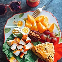 冬至早飯（27cm 方盘） 没力气折腾饺子，继续我和小朵儿的营养餐 肉类蛋白：空炸锅鸡胸肉 非肉类蛋白：...