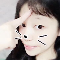 今天给大家安利一个我自用了半年的一个洗发水，小姜蓉洗护➕大肚子金发膜，本身我的发质不好，头发很干...