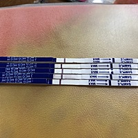 月经是12月12日～12月15日结束月经，晨尿试纸有一点点浅的杠，不是晨尿就没有杠，这是什么情况，是怀孕...