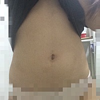 怎麼感覺有一條淡淡的子母線  我12月驗兩次 都沒有 然後我那條本來只有到肚臍 怎麼知道延伸的上面 這是 ...