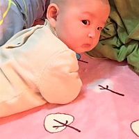 宝宝四个多月啦，嘻嘻。爱你哦
