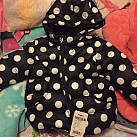 给生命中最重要的两个女人买了礼物，两件羽绒服！虽然不是特别贵重，但是这是我辞职以来用自己挣的钱给...