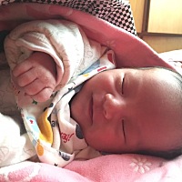 坐月子忍不住想看手机，宝宝醒着我也醒着，宝宝睡着了我怕宝宝吐奶也睡不踏实，纠结😁😁