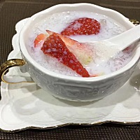 每晚一碗，怀大宝的时候喝一次吐一次 ，二胎是一点反应都没有，风水轮流转啊～ 趁现在不吐 ，早晚一次！