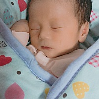 预产期1月15号，提前五天到来的小家伙……妈妈经历了两天阵痛开指，受不了打的无痛才把你生下来……想说...