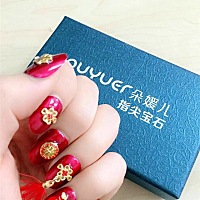 指甲💅奢华，一款不一样的美甲，健康环保，可重复使用，随时随地，想带就带……