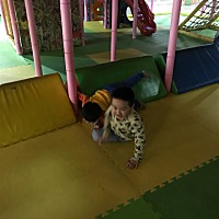 今天孩子玩儿疯了，哈哈，吃完晚饭早早就睡着了😊趁着孩子睡觉，我得开始工作了，晚上宝妈们比较活跃...