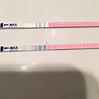 姐妹们，我刚刚使用排卵试纸，帮我看看排卵试纸的信息。上面一张是昨天6点测的，下面是今天六点测的，目...