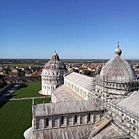 和朋友们来意大利🇮🇹比萨斜塔玩儿，😀😀😀