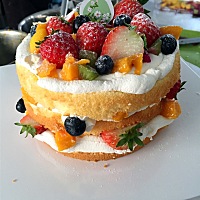 给女儿和儿子做的第一个蛋糕