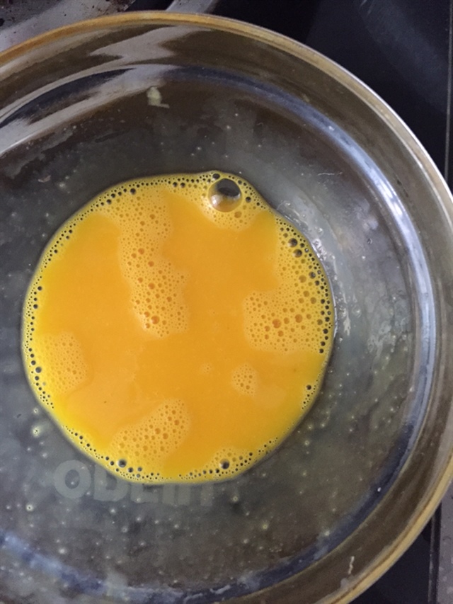 鸡蛋液搅拌均匀